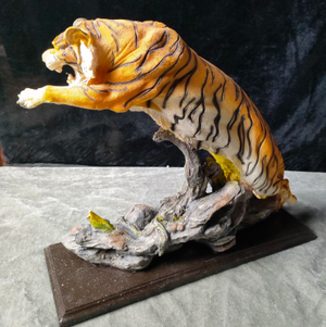 TIGER FIGURINE SURPRISE ATTACK Tiger-Universe
