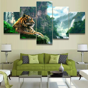 TIGER PAINTING IN LUSH JUNGLE Tiger-Universe