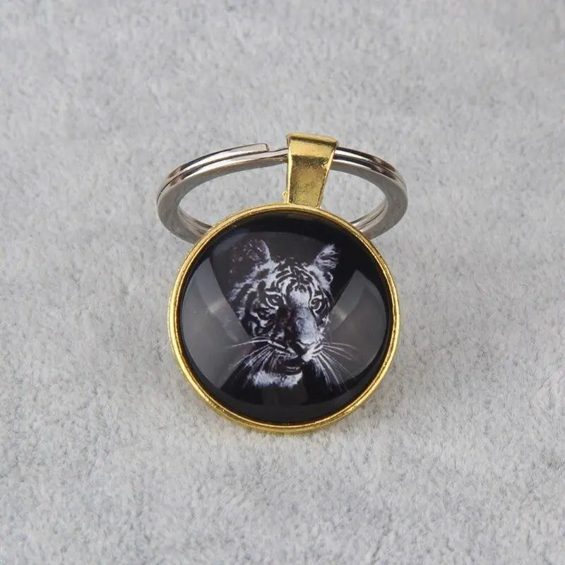 BLACK AND WHITE TIGER KEYCHAIN Tiger-Universe