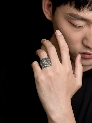 CHINESE TIGER SIGNET RING Tiger-Universe