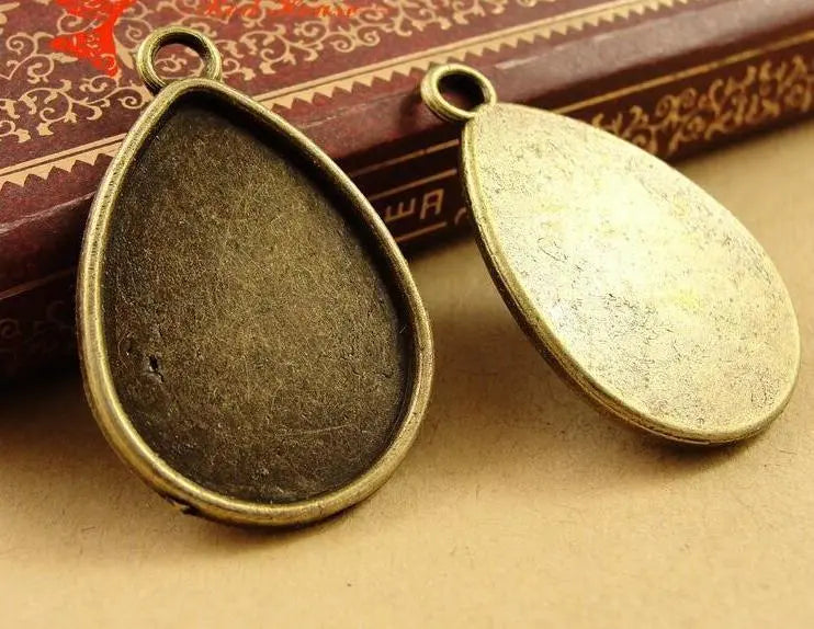 CUTE TIGER PENDANT Tiger-Universe