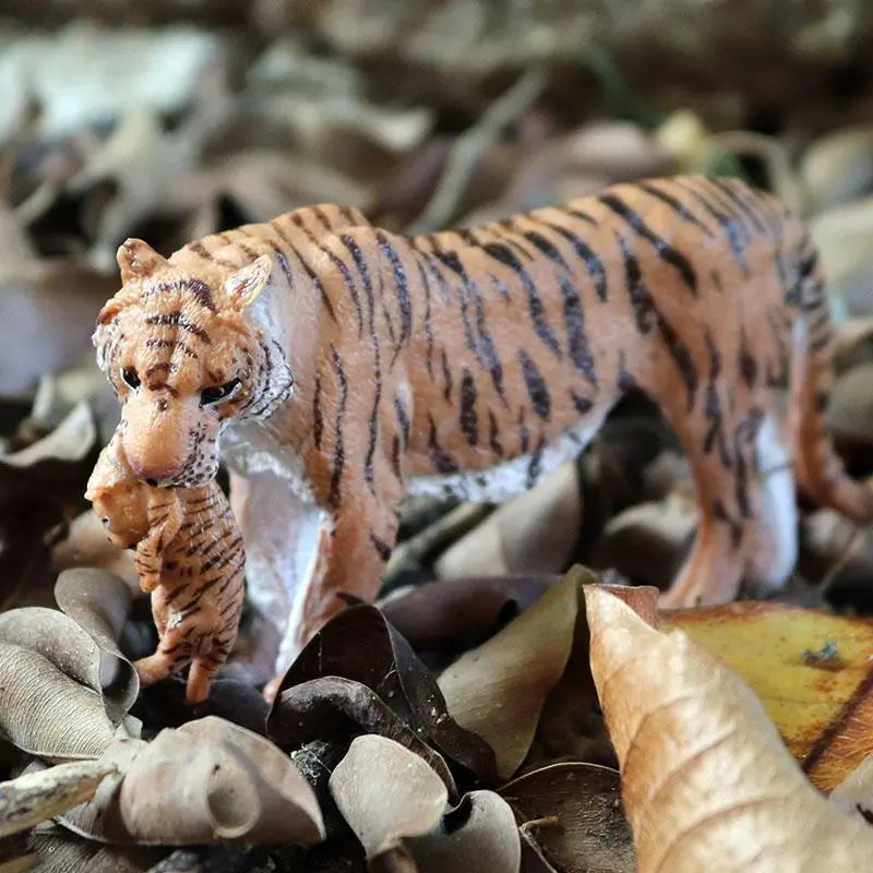 FIGURINE TIGRESS AND HER CUB Tiger-Universe