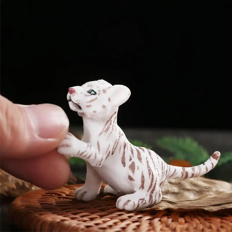SEATED WHITE TIGER FIGURINE Tiger-Universe