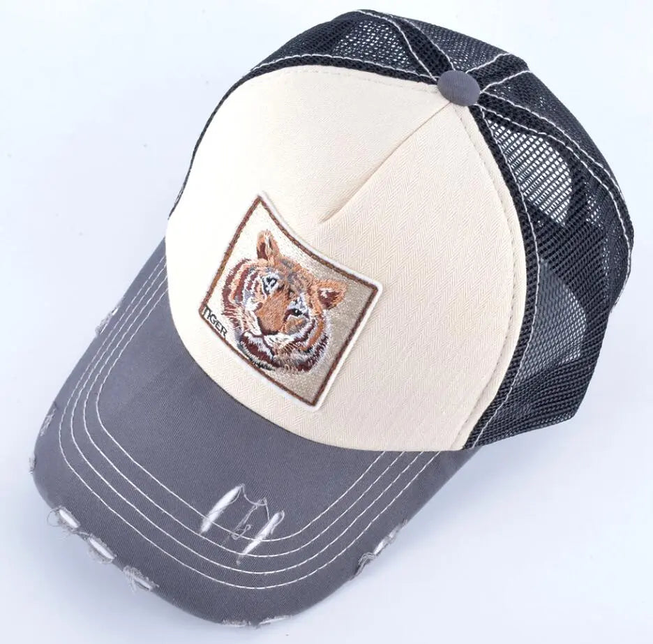 TIGER CAP WITH TRADITIONAL EMBROIDERY Tiger-Universe