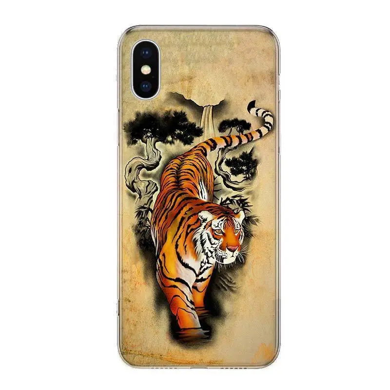 TIGER PHONE CASE IN HOSTILE ENVIRONMENT Tiger-Universe